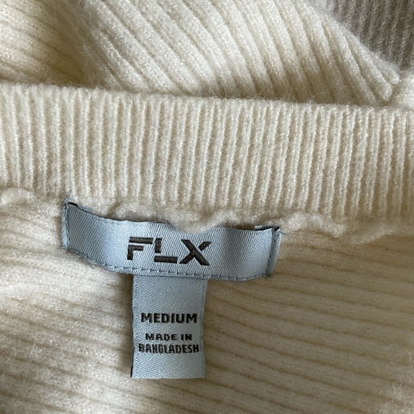 Cream Wide Leg Knit Pants & crop top for Casual Elegance - Picture 4 of 11